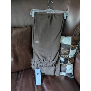 Alo Yoga Accolade Straight Leg Sweatpant Espresso